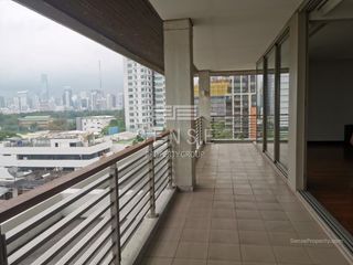 For rent 2 bed condo in Pathum Wan, Bangkok
