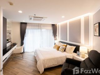 For sale 5 Beds condo in Huai Khwang, Bangkok