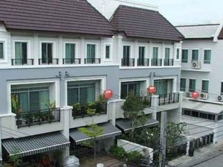 For rent 4 bed townhouse in Saphan Sung, Bangkok