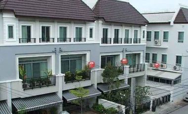 For rent 4 bed townhouse in Saphan Sung, Bangkok
