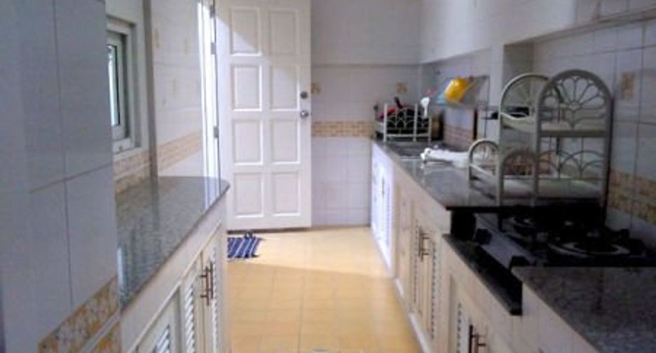 For sale 3 bedrooms townhouse in Don Mueang, Bangkok