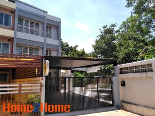 For sale 3 bedrooms townhouse in Don Mueang, Bangkok