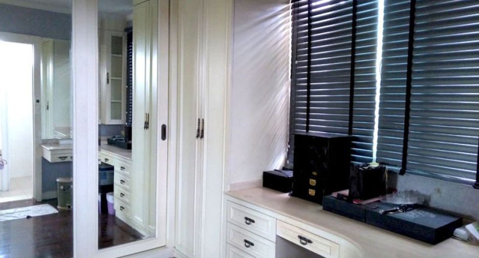 For sale 3 bedrooms townhouse in Don Mueang, Bangkok