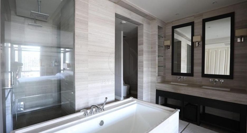 For sale 3 bedrooms condo in Pathum Wan, Bangkok