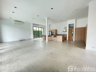 For rent 4 Beds house in Khlong Toei, Bangkok