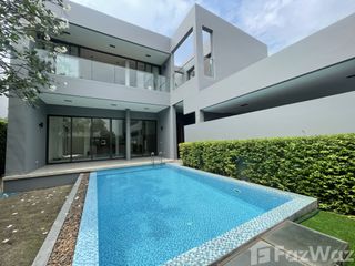 For rent 4 Beds house in Khlong Toei, Bangkok