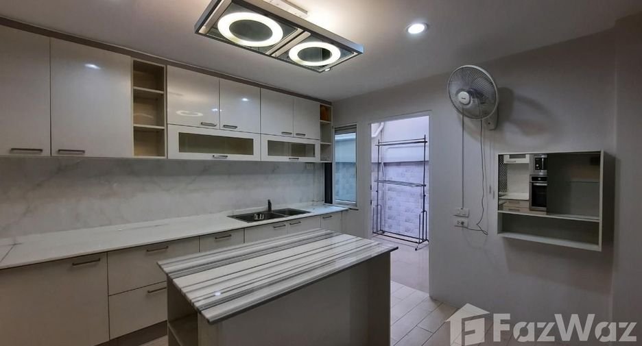 For rent 5 bed townhouse in Suan Luang, Bangkok