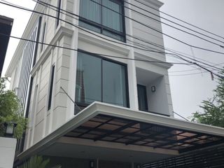 For rent 3 Beds house in Watthana, Bangkok