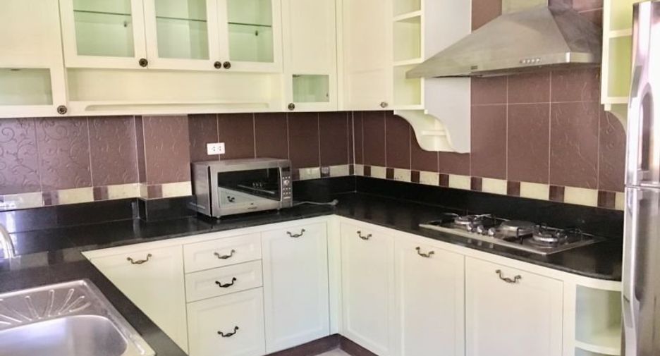 For rent 3 bedrooms house in Bang Kapi, Bangkok