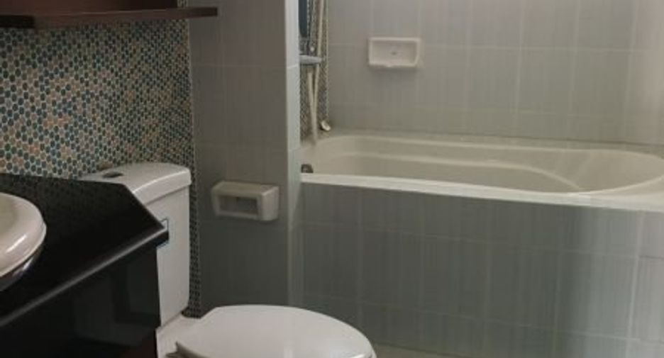 For rent 3 bedrooms house in Bang Kapi, Bangkok