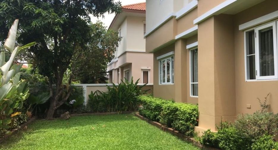 For rent 3 bedrooms house in Bang Kapi, Bangkok