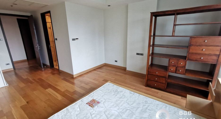 For rent and for sale 4 bedrooms condo in Khlong Toei, Bangkok