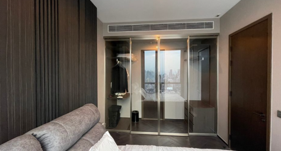 For sale 1 bed condo in Khlong Toei, Bangkok