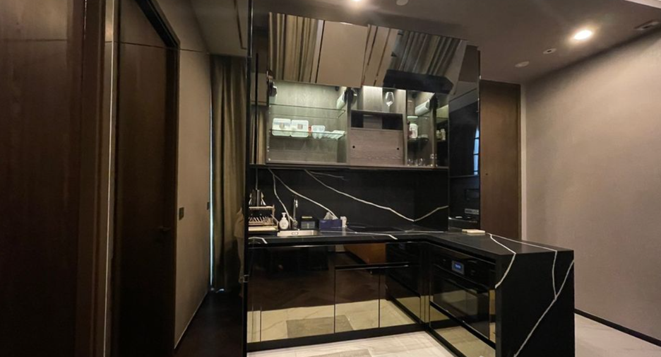 For sale 1 bed condo in Khlong Toei, Bangkok
