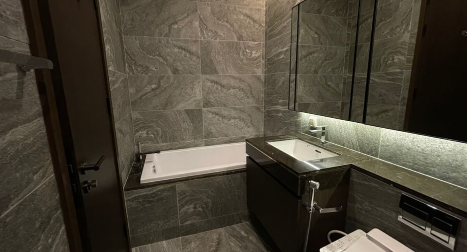 For sale 1 bed condo in Khlong Toei, Bangkok