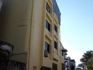 For rent 6 bed house in Huai Khwang, Bangkok