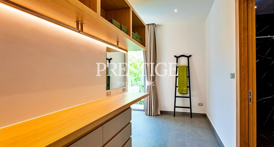 For sale 4 bedrooms house in East Pattaya, Pattaya