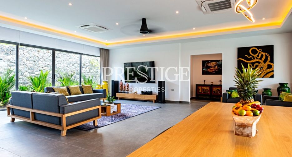 For sale 4 bedrooms house in East Pattaya, Pattaya