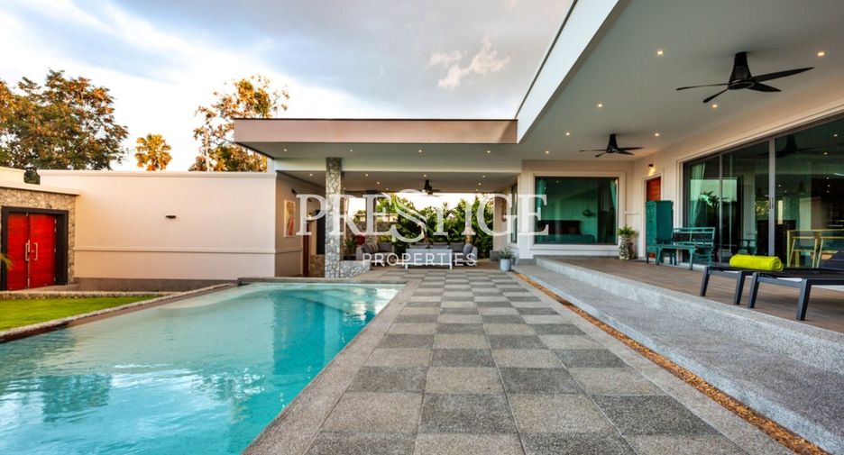For sale 4 bedrooms house in East Pattaya, Pattaya