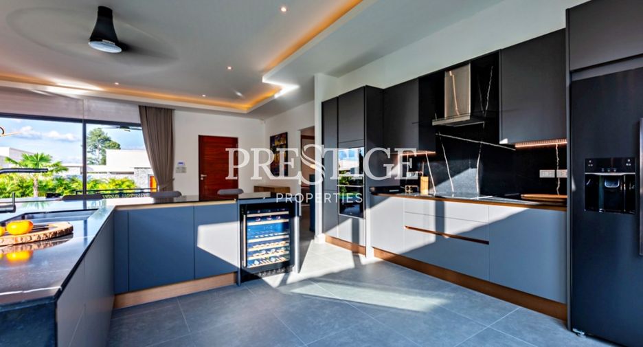For sale 4 bedrooms house in East Pattaya, Pattaya