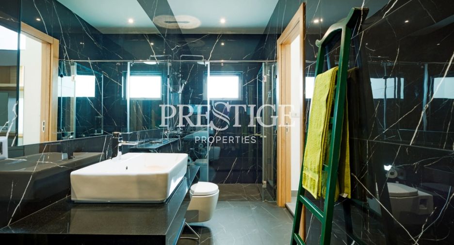 For sale 4 bedrooms house in East Pattaya, Pattaya