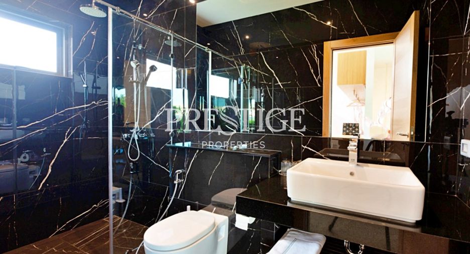 For sale 4 bedrooms house in East Pattaya, Pattaya