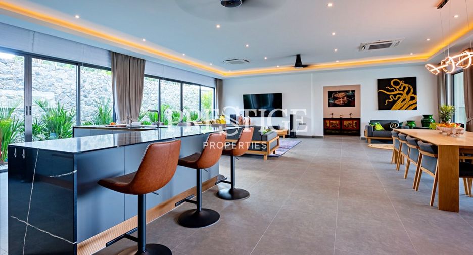 For sale 4 bedrooms house in East Pattaya, Pattaya