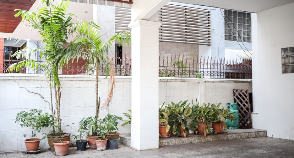 For sale 10 bed house in Sathon, Bangkok