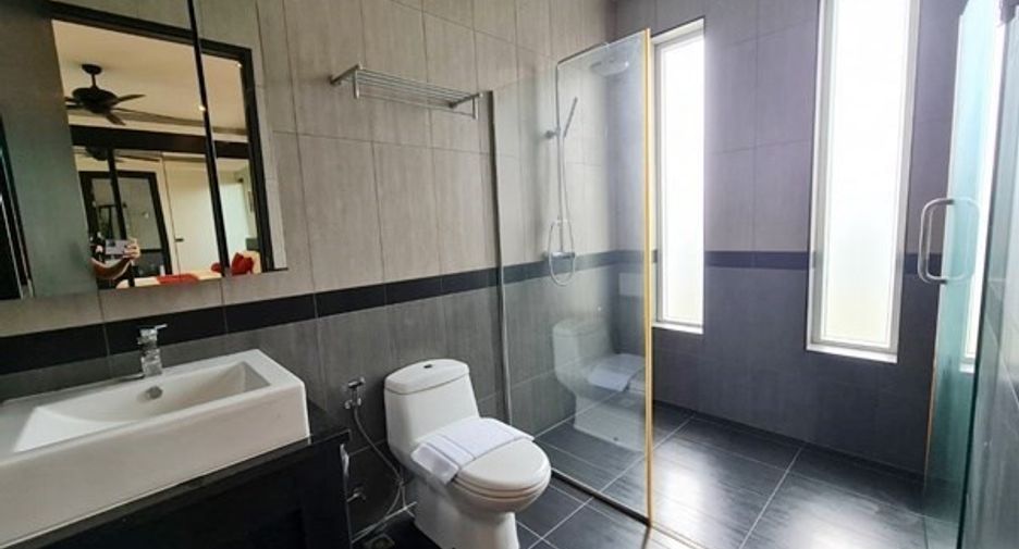 For sale 4 bedrooms house in East Pattaya, Pattaya