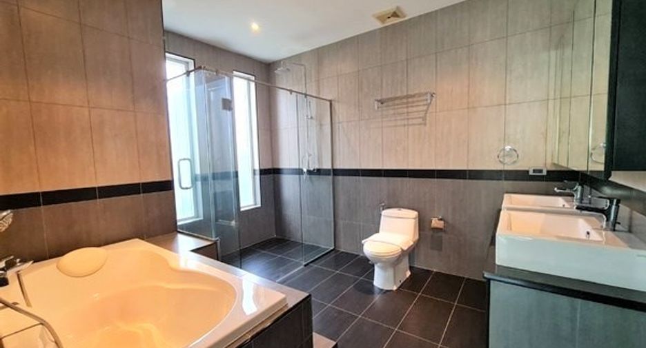 For sale 4 bedrooms house in East Pattaya, Pattaya