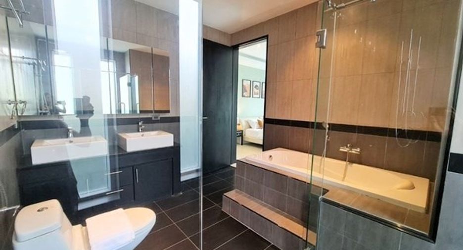For sale 4 bedrooms house in East Pattaya, Pattaya