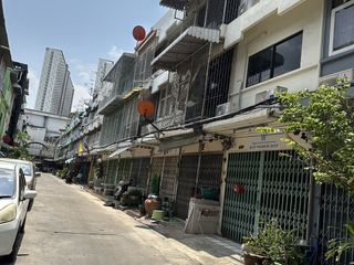 For sale 3 Beds townhouse in Yan Nawa, Bangkok