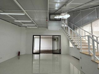 For rent 1 bed office in Khlong Toei, Bangkok
