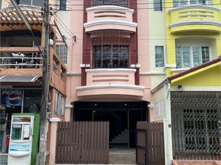 For rent 4 bed townhouse in Khan Na Yao, Bangkok