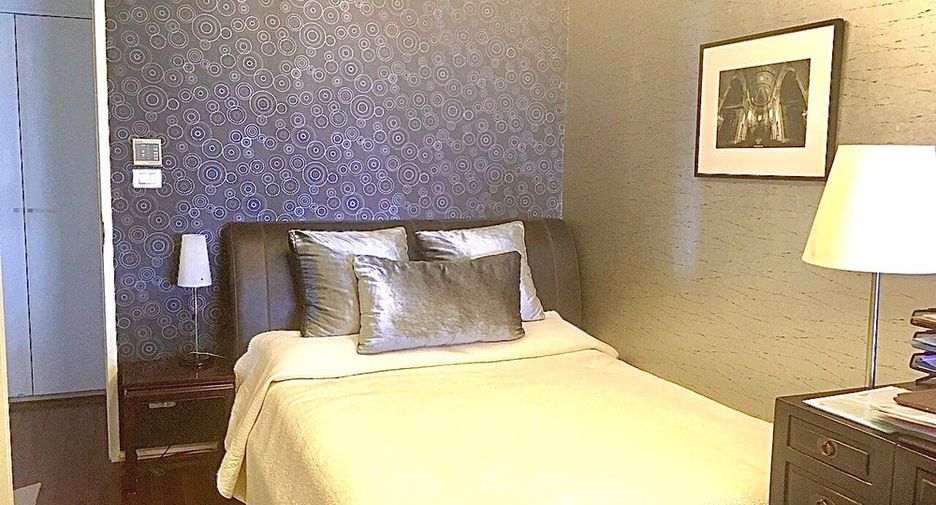 For sale 3 bedrooms condo in Khlong Toei, Bangkok