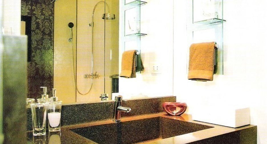 For sale 3 bedrooms condo in Khlong Toei, Bangkok
