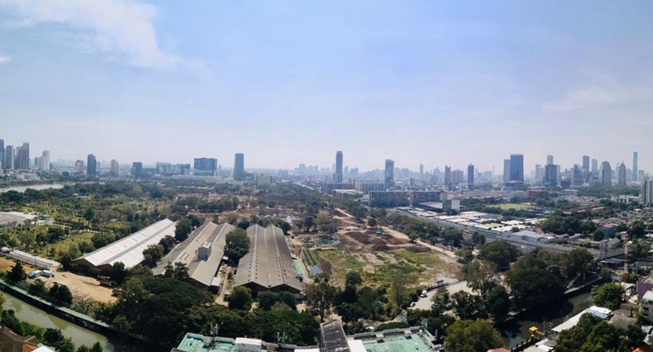 For sale 3 bedrooms condo in Khlong Toei, Bangkok