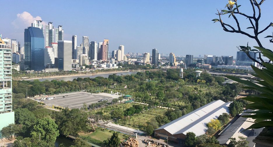 For sale 3 bedrooms condo in Khlong Toei, Bangkok