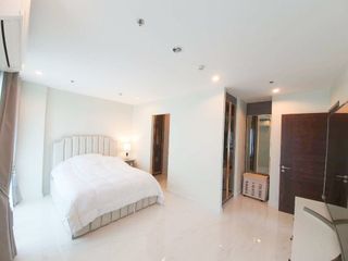 For sale 3 bedrooms condo in Watthana, Bangkok