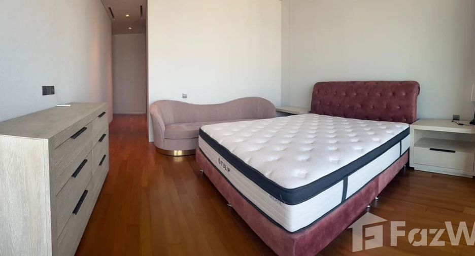 For rent 3 bed condo in Khlong San, Bangkok