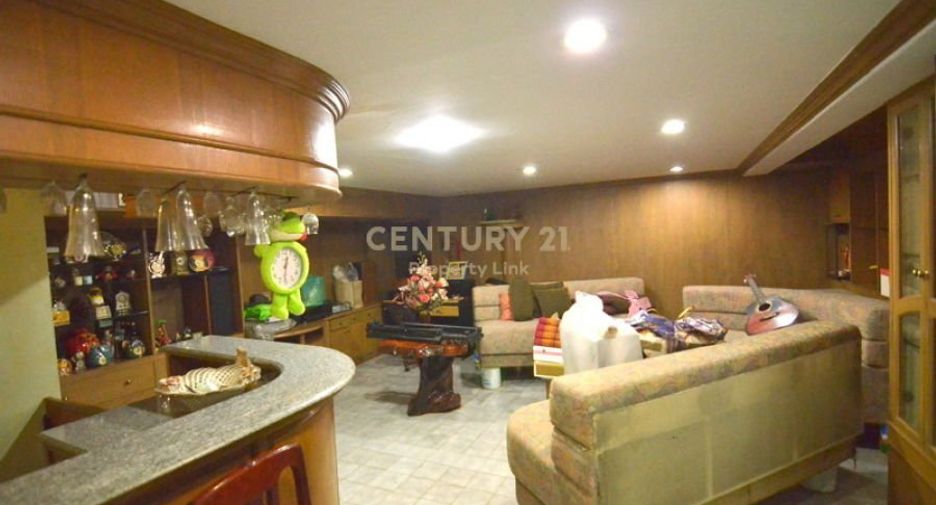 For sale 6 bedrooms retail Space in Phaya Thai, Bangkok