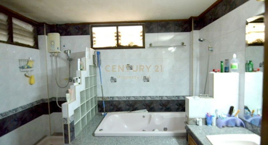 For sale 6 bedrooms retail Space in Phaya Thai, Bangkok