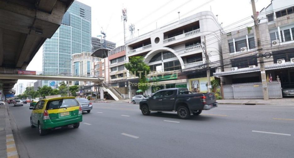 For sale 6 bedrooms retail Space in Phaya Thai, Bangkok