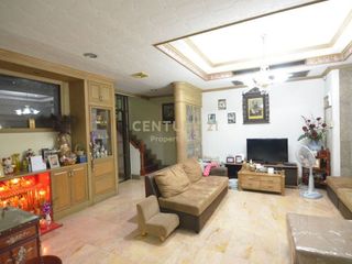 For sale 6 bedrooms retail Space in Phaya Thai, Bangkok
