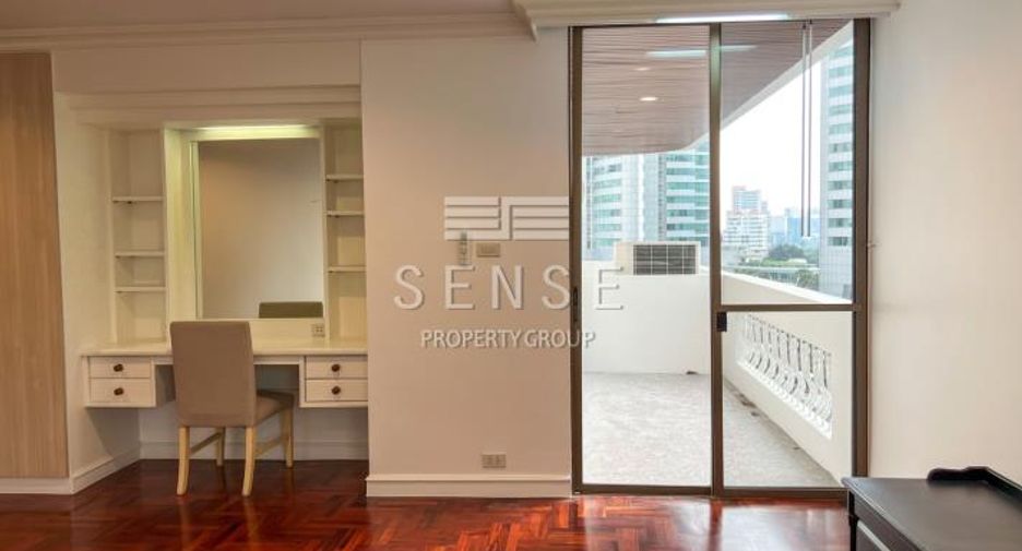 For rent 3 bedrooms condo in Khlong Toei, Bangkok