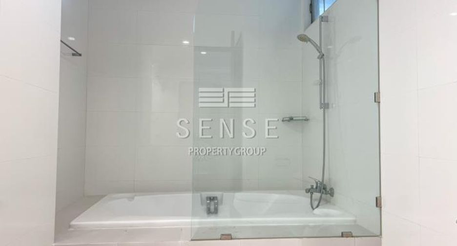 For rent 3 bedrooms condo in Khlong Toei, Bangkok