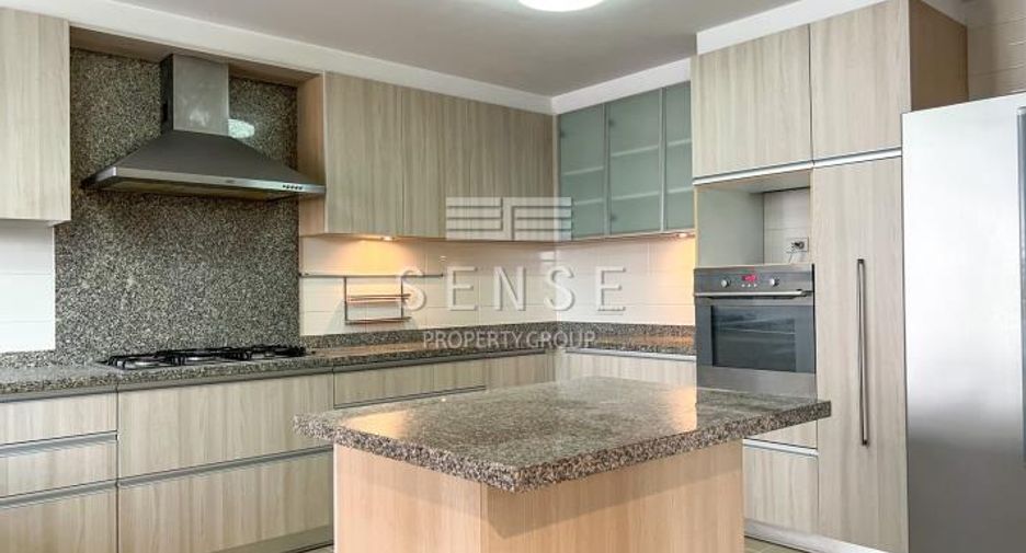 For rent 3 bedrooms condo in Khlong Toei, Bangkok