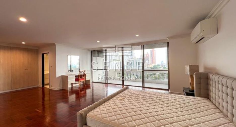 For rent 3 bedrooms condo in Khlong Toei, Bangkok