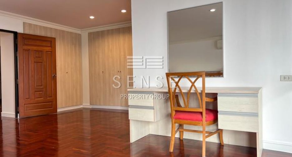 For rent 3 bedrooms condo in Khlong Toei, Bangkok