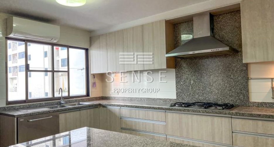 For rent 3 bedrooms condo in Khlong Toei, Bangkok